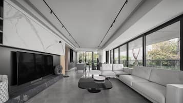 Superior Suite, Lake View | Living room | Printers
