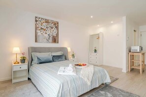 1 bedroom, iron/ironing board, travel cot, free WiFi