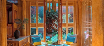 Lijiang half yard hotel