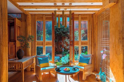 Lijiang half yard hotel