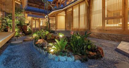 Lijiang half yard hotel