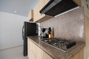 Fridge, microwave, stovetop, coffee/tea maker