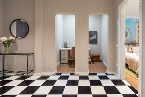 Comfort Apartment, 3 Bedrooms, Balcony | Living area