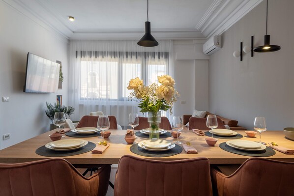 Comfort Apartment, 3 Bedrooms, Balcony | Living area