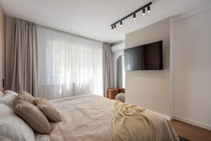 Comfort Apartment, 3 Bedrooms, Balcony | Blackout drapes, iron/ironing board, free WiFi - Unique & Fun 3BR by Cismigiu Gardens & Calea Victoriei (Bucharest)
