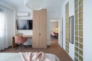 Comfort Apartment, 3 Bedrooms, Balcony | Blackout drapes, iron/ironing board, free WiFi - Unique & Fun 3BR by Cismigiu Gardens & Calea Victoriei (Bucharest)