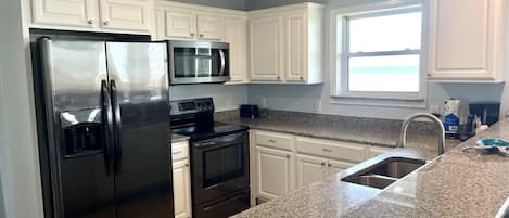 Condo, 3 Bedrooms | Private kitchen