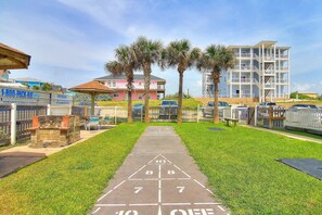 Condo, 3 Bedrooms | Property grounds