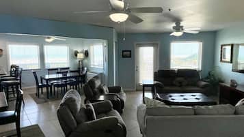 Condo, 1 quarto | Área de estar