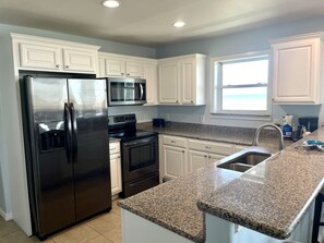 Condo, 1 Bedroom | Private kitchen