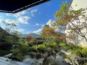 Hus – panorama | Skrivebord, skrivebord for bærbar PC og blendingsgardiner