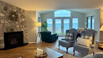 Smart TV, fireplace, books, computer monitors