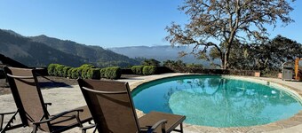 Views galore, pool, nearby wineries and restaurants
