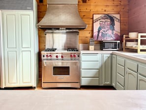 Fridge, microwave, oven, stovetop - Views galore, pool, nearby wineries and restaurants (calistoga)