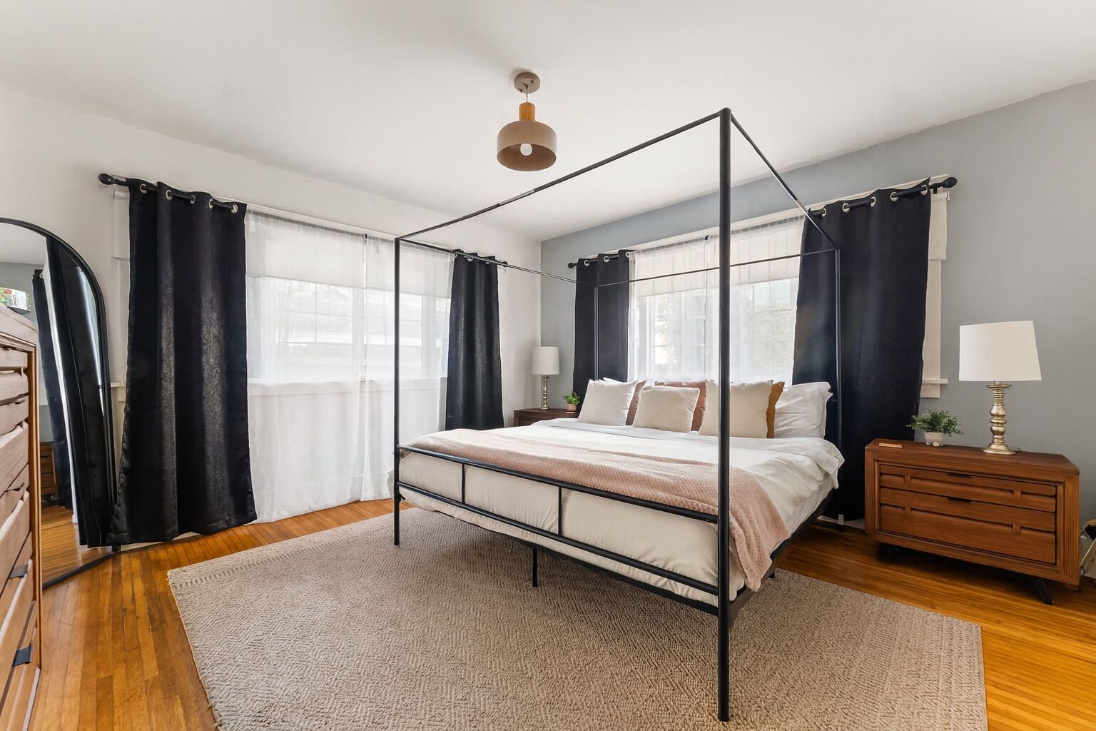 4 bedrooms, iron/ironing board, free WiFi, bed sheets