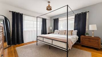 4 bedrooms, iron/ironing board, free WiFi, bed sheets