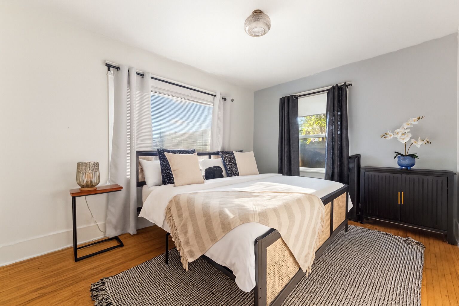 4 bedrooms, iron/ironing board, free WiFi, bed sheets