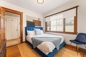 4 makuuhuonetta, silitysrauta/-lauta, ilmainen Wi-Fi, vuodevaatteet