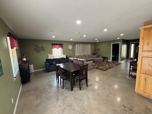 Smart TV, fireplace - Home w/ Pool on Lake Rathbun – less than 1 Mile to Boat Ramp! (Mystic)