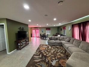 Smart TV, fireplace - Home w/ Pool on Lake Rathbun – less than 1 Mile to Boat Ramp! (Mystic)