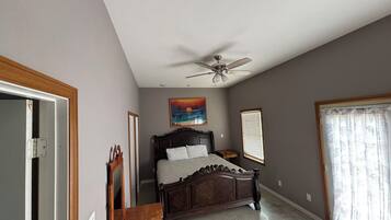 3 bedrooms, iron/ironing board, WiFi, bed sheets