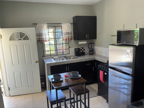 Microondas, horno y parrilla de estufa