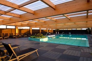 Indoor pool - Hotel Cristal Praia Resort & Spa (Vieira De Leiria)