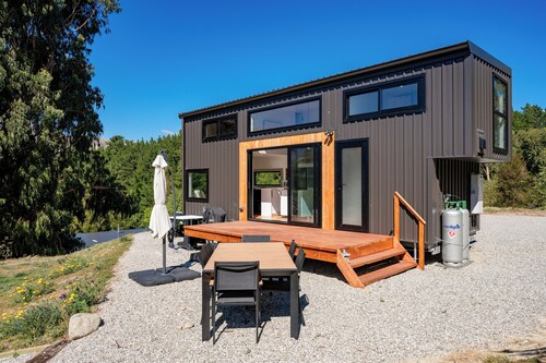 Mountain View Retreat Near Wanaka - Cosy Tiny Home Cottage