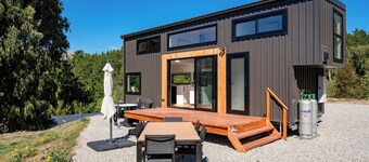 Mountain View Retreat Near Wanaka - Cosy Tiny Home Cottage
