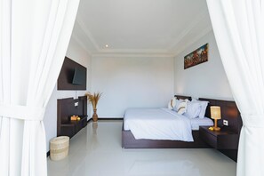 2 عدّة غرف نوم وخزنة داخل الغرفة وواي فاي مجانًا وملاءات أسرّة