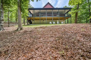 Exterior - 4-bedroom waterfront homestead near Williamsburg with WiFi, AC. Book now (Lanexa)