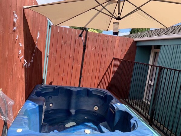 Private spa tub