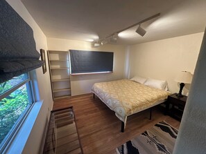3 bedrooms, desk, free WiFi, bed sheets