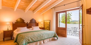 1 bedroom, free WiFi, bed sheets - GOSSALBA - ESTANDARD - Nice room in agriturismo with shared pool and free Wifi (Sant Joan)