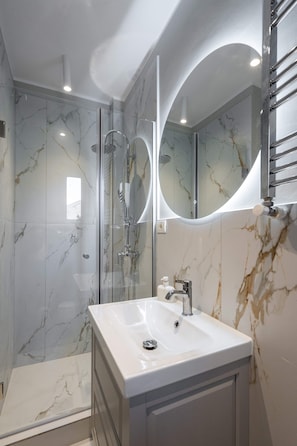 Luxury-Apartment, 3 Schlafzimmer, Balkon | Badezimmer