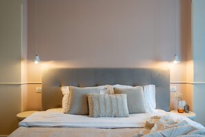 Luxury Apartment, 3 Bedrooms, Balcony | 3 bedrooms, blackout drapes, iron/ironing board, free WiFi