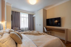 Luxury-Apartment, 3 Schlafzimmer, Balkon | 3 Schlafzimmer, Verdunkelungsvorhänge, Bügeleisen/Bügelbrett