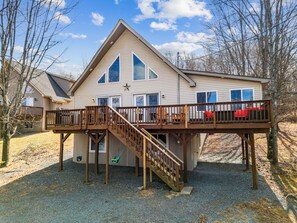 Exterior - Spacious 4-bedroom 4-bathroom house with WiFi, AC in peaceful Lake Ariel (Lake Ariel)