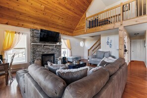 Smart TV, fireplace
