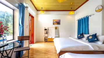 Chambre Triple, patio, vue fleuve