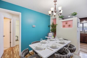 Dining - SaltwaterPool• Gameroom• BBQ• Pets• Close to beach•Grill,Pets•Murals•Lake Tarpon (Palm Harbor)