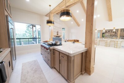 6b,6b, King beds, Gym, Hot Tub, Game Room, Gazebo, Peaceful