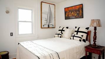 3 bedrooms, iron/ironing board, WiFi (free), bed sheets