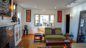 Interior - African Oasis Luxury Inn at the Gallery in Fleetwood (Mount Vernon)