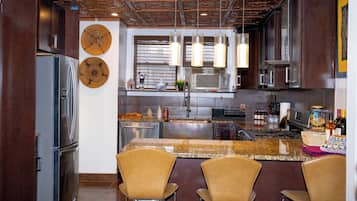 Micro-ondes, four, plaque de cuisson, lave-vaisselle