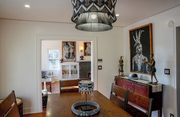 Dining - African Oasis Luxury Inn at the Gallery in Fleetwood (Mount Vernon)