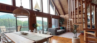 THREE-LEVEL LAKEFRONT DESIGNER CHALET: ONLY 9 MILES FROM CLEMSON! Wi-Fi/AC