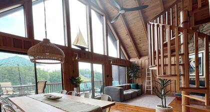 THREE-LEVEL LAKEFRONT DESIGNER CHALET: ONLY 9 MILES FROM CLEMSON! Wi-Fi/AC