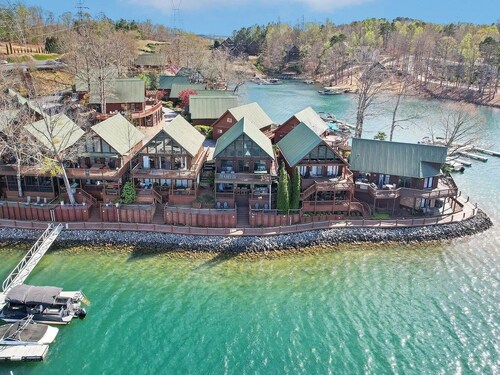 THREE-LEVEL LAKEFRONT DESIGNER CHALET: ONLY 9 MILES FROM CLEMSON! Wi-Fi/AC