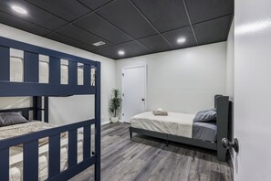 5 dormitorios, tabla de planchar con plancha, wifi y ropa de cama